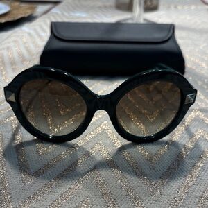 Elegant Black Sunglasses